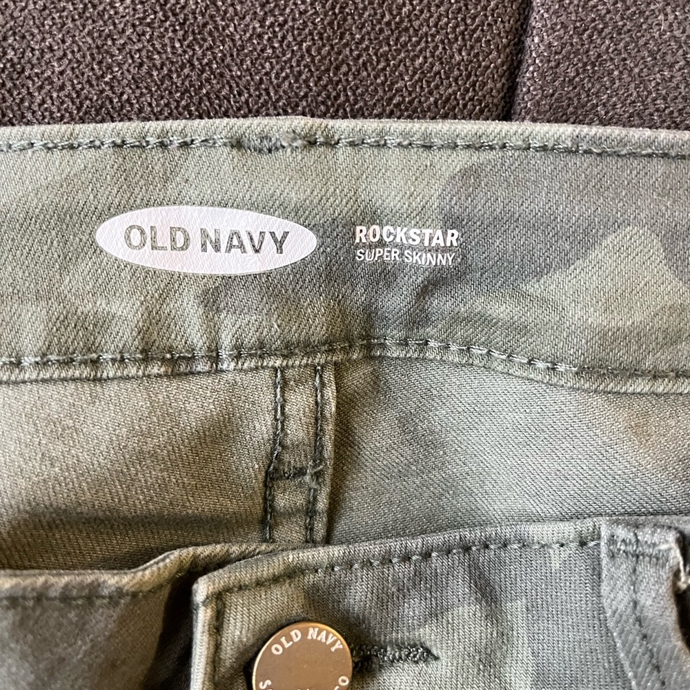 Old Navy camo ankle jeans